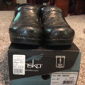 Dansko Professional Black Scribble Patent.